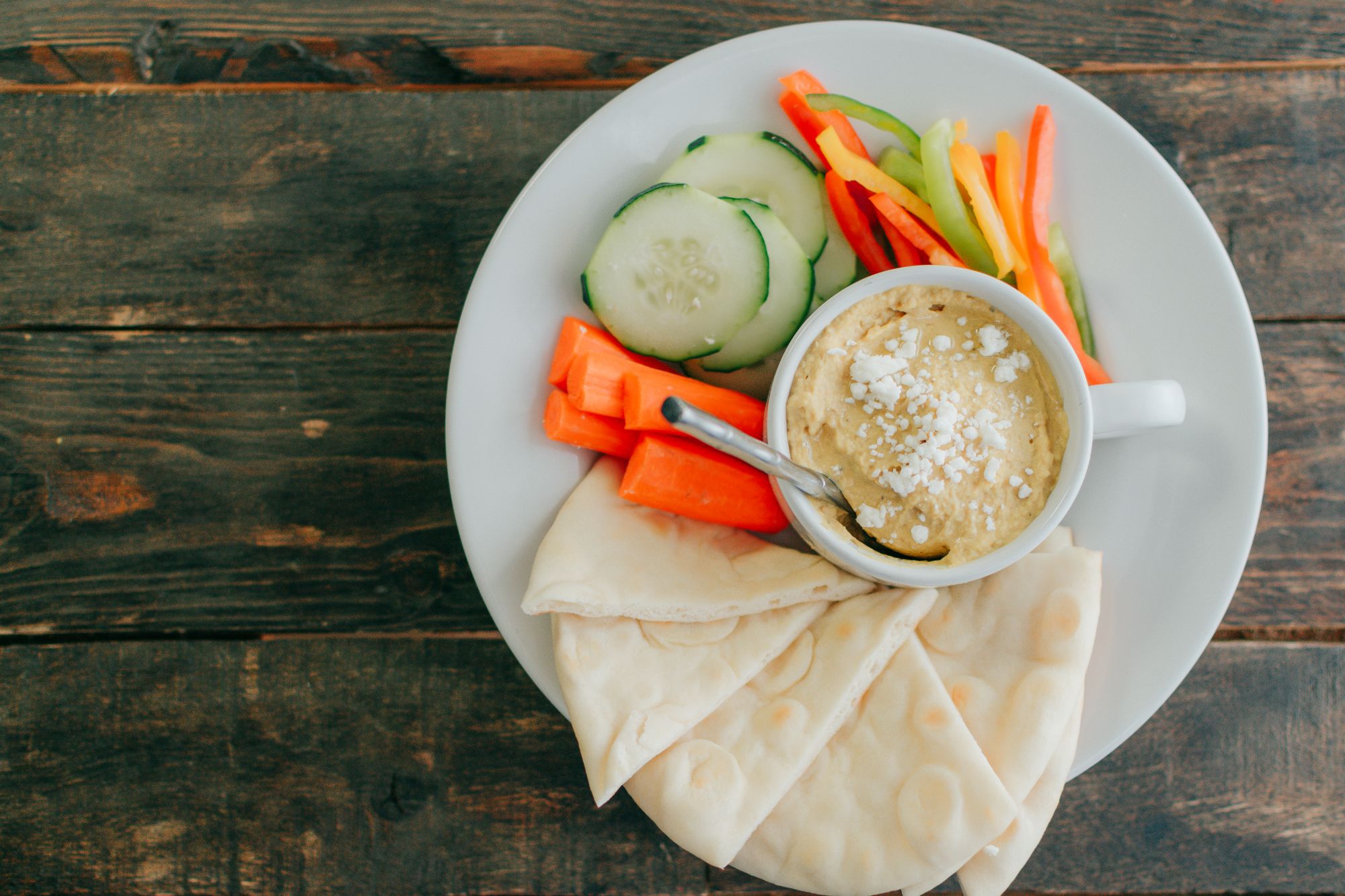 pita with hummus and vegetables